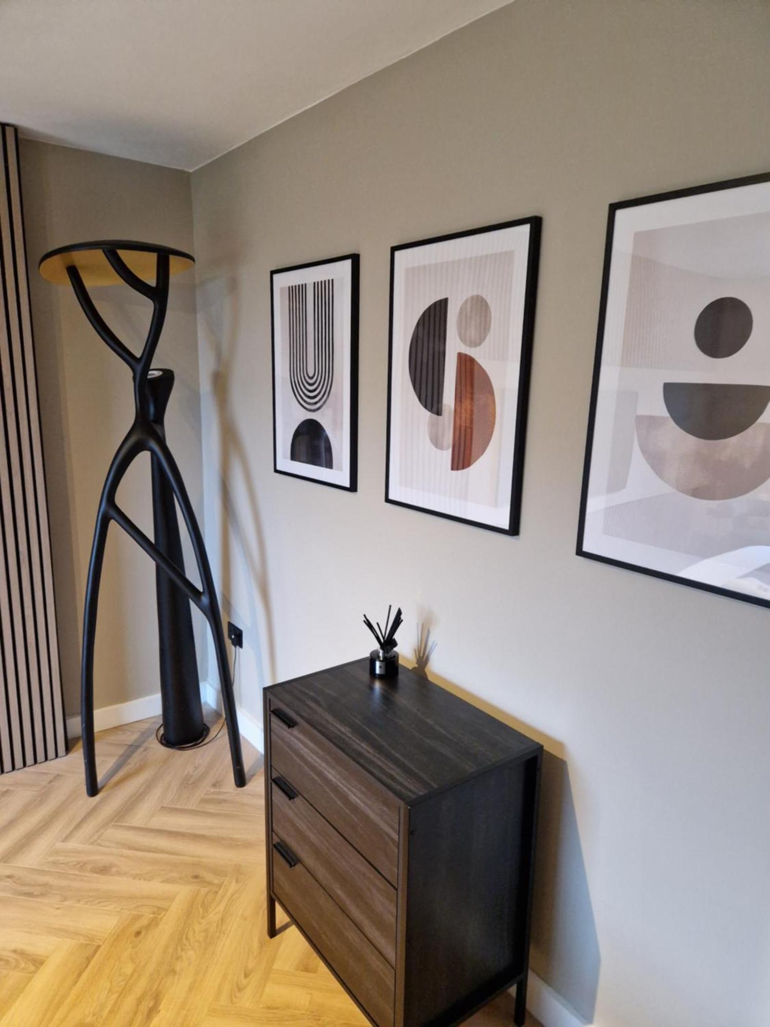 Stylish Bedroom Zone 1 Londra